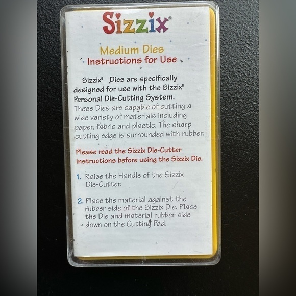 2 sizzix medium dies - Picture 2 of 5